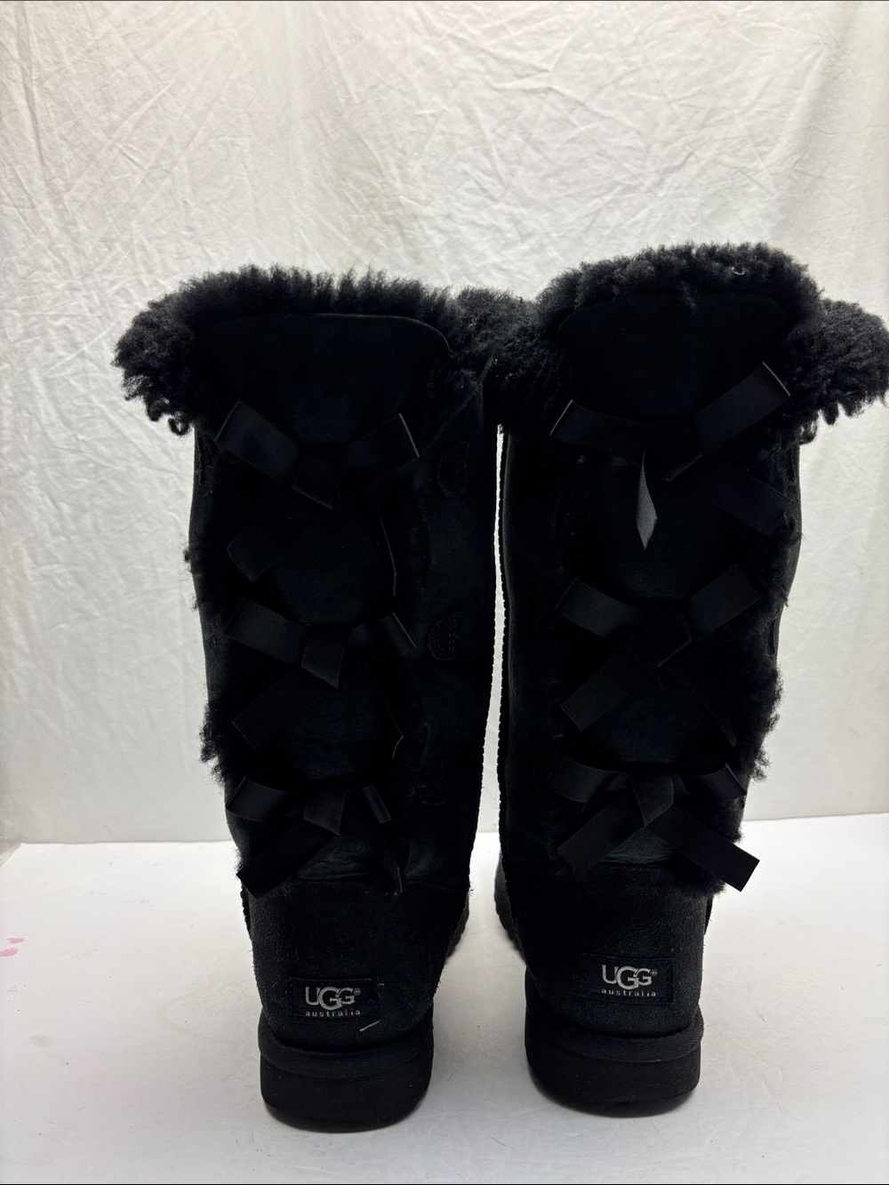 UGG Bailey Bows Boots, SZ 8, box 65 - Picture 4 of 8